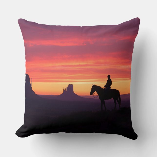 Monument Valley Iconic Western Sunset Silhouette  Kudde (Framsida)