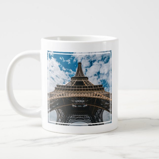 Monuments | Looking Up at the Eiffel Tower Jumbo Mugg (Vänster)