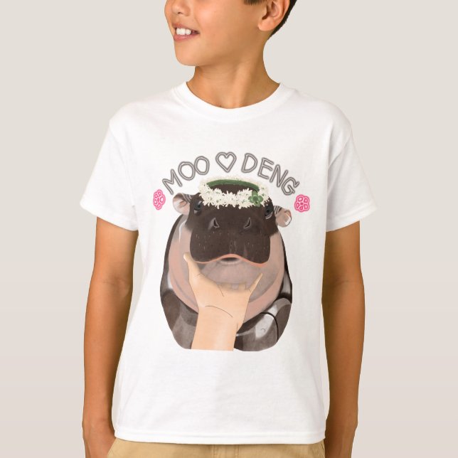Moo Deng, a hippo from Thailand T-Shirt (Framsida)