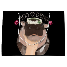 Moo Deng, en hippo från Thailand, är berömd.