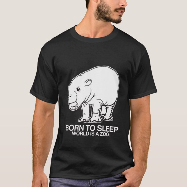 Moo deng, född i sömn, världen är ett zoo T-Shirt (Framsida)