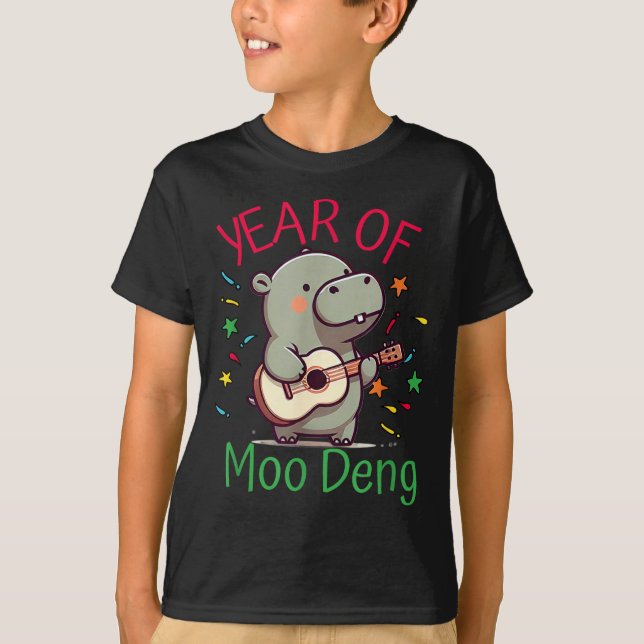 Moo Deng Is A Pygmy Hip Happy New Year Funny  T Shirt (Framsida)