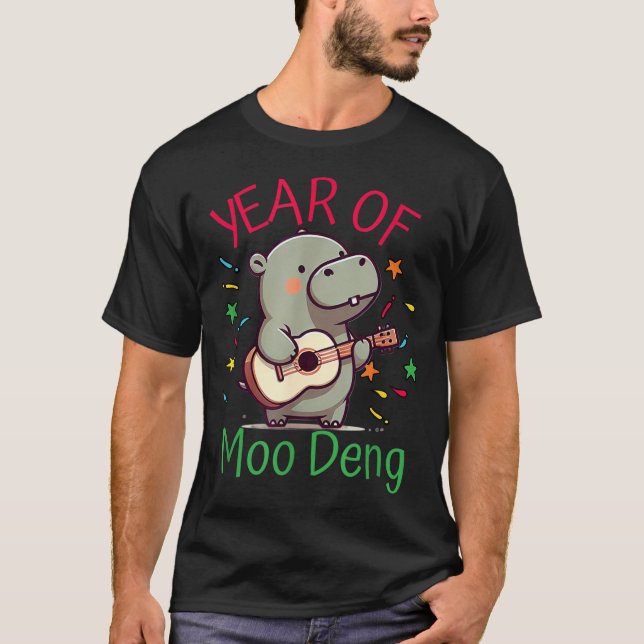 Moo Deng Is A Pygmy Hip Happy New Year Funny  T Shirt (Framsida)