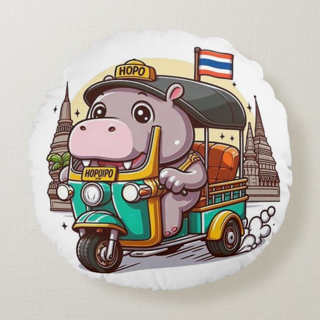 Moo Deng på Tour Pillow Rund Kudde (Framsidan)