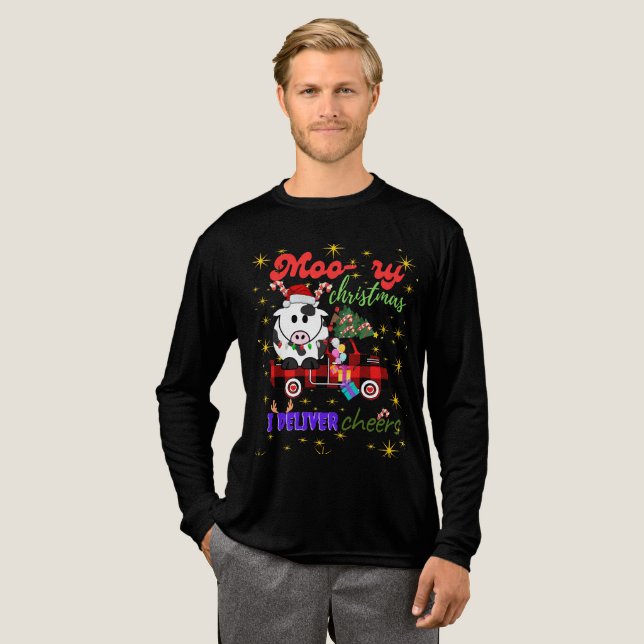 Moo-ry Christmas Cow in Plaid Truck Holiday design T Shirt (Hel framsida)