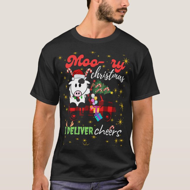 Moo-ry Christmas Cow in Plaid Truck Holiday design T Shirt (Framsida)