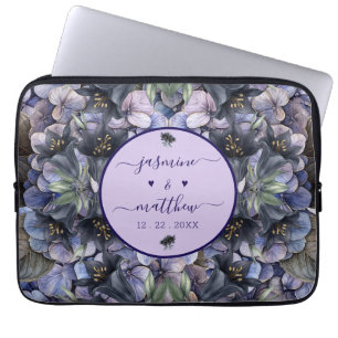 Moodig Svart Blommig Klassisk Par Namn Bröllop Laptop Fodral
