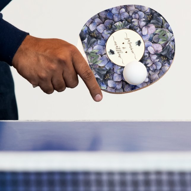 Moodig Svart Blommig Klassisk Par Namn Bröllop Pingisracket (Insitu)