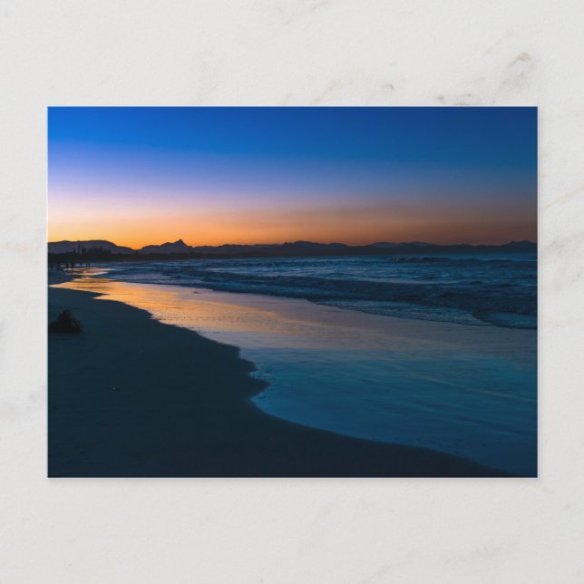 Moody atmosfäriskt sjölandskap Byron Bay-strand vi Vykort (Framsida)