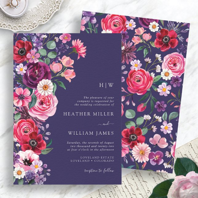 Moody Blommigten Bröllop Inbjudningar (Moody Navy Blue Floral Wedding Invitation Monogrammed by Painted Paperie
)