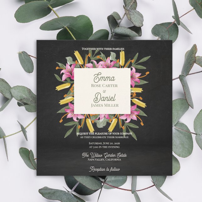 Moody Blush Lily Elegant Romantisk Svart Bröllop Inbjudningar (Moody Blush Lily Black Wedding Invitation | Elegant Dark Floral Botanical Evening Wedding Invite)