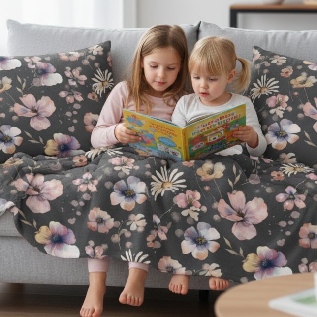 Moody Boho Watercolor Blush Wildflowers Pattern  Kudde (Skapare uppladdad)