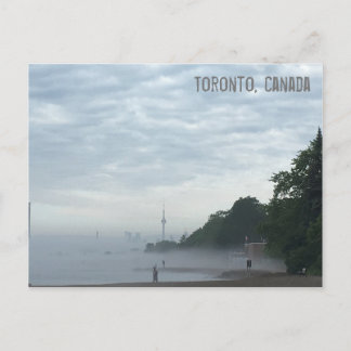 Moody dagen i staden vykort