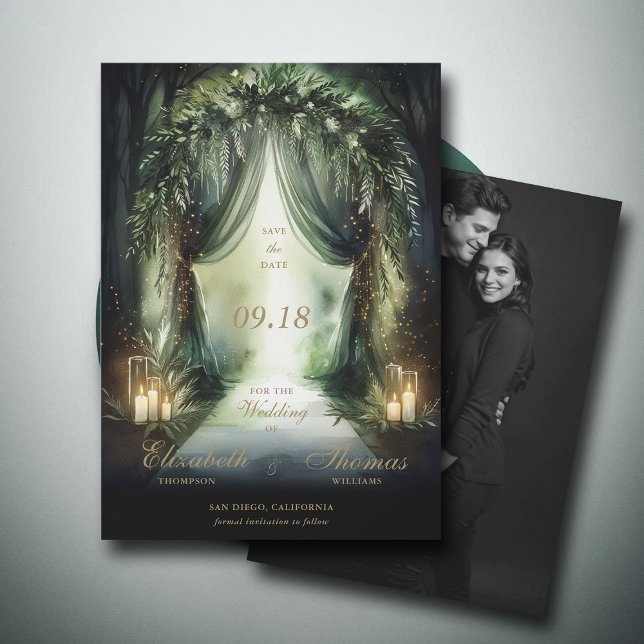 Moody Dramatisk Mörk i skogen Foto Bröllop Spara Datumet (enchanted forest woodland wedding save the date calligraphy fairy tale dramatic moody dark romantic)