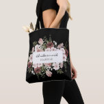 Moody Dusty Ro Blommigt Bridesmaid Tygkasse<br><div class="desc">Elegantens tegelsten till väskan med en blommigt med vattenfärg arrangemang med moody dammigt ro och  färg mot svart bakgrund. Texten är helt och hållet anpassade.</div>