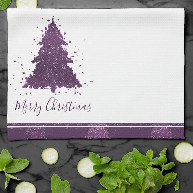 Moody God jul | Deep Plum Lila Träd Kökshandduk (Skapare uppladdad)