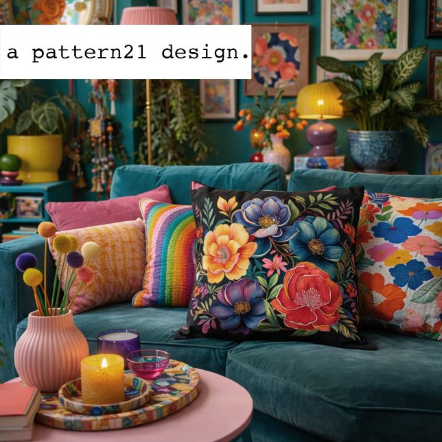 Moody Multicolor blommönster på svart bakgrund Kudde (Skapare uppladdad)