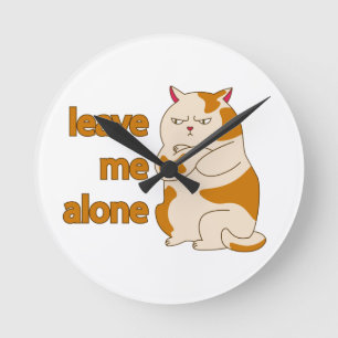 Moody tjock katt lämnar ensam för mig rund klocka