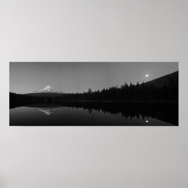 Moonlight over Mt. Huva, Oregon Poster (Framsidan)
