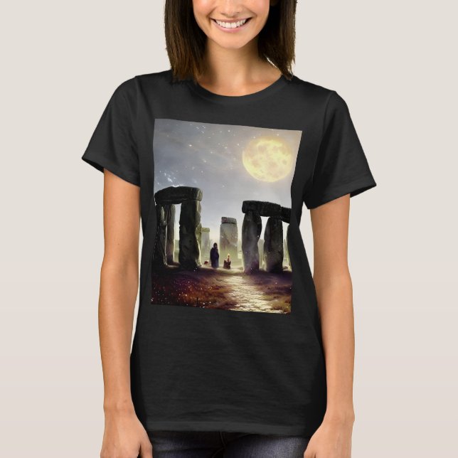Moonlight over Stonehenge Digital Art T Shirt (Framsida)