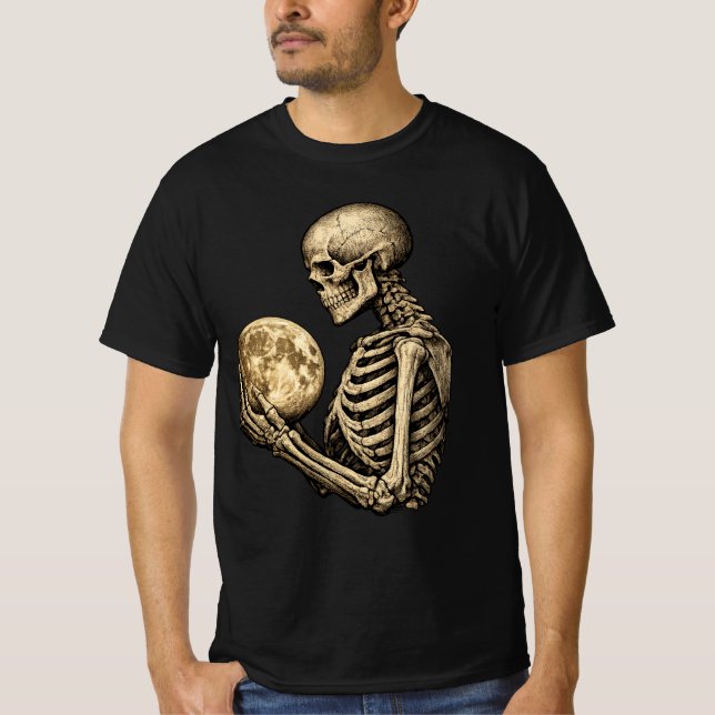 Moonlight Skeleton Holding Full Moon Gothic  T Shirt (Framsida)