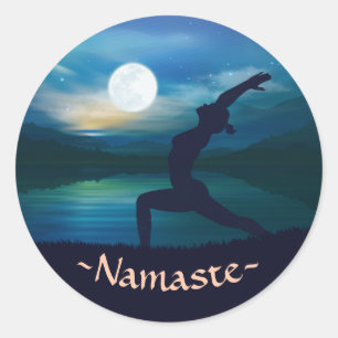 Moonlight Yoga Meditation Crescent måne Salutation Runt Klistermärke