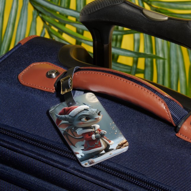 Moonlit Cookie Bandit – The Grey Christmas Dragon. Bagagebricka (Framsida Insitu 1)