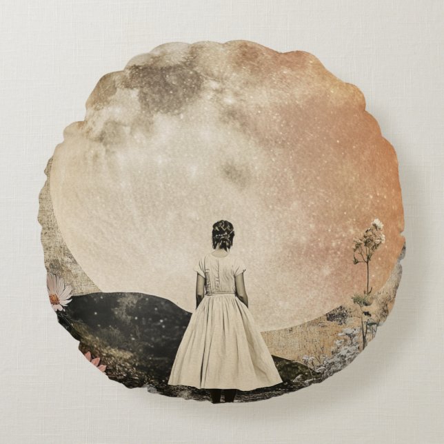 Moonlit Elegance - Bakåtvy för kvinnor med Måne 2 Rund Kudde (Framsidan)