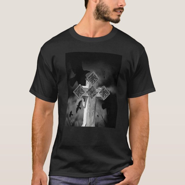 Moonlit Gothic Cross With Crows T Shirt (Framsida)