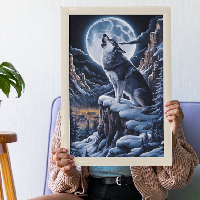 Moonlit Majesty: Varg Atop Mountain Poster (Skapare uppladdad)