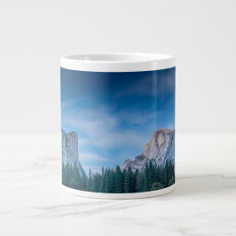 Moonlit panoramisk vy av Yosemite Valley Jumbo Mugg