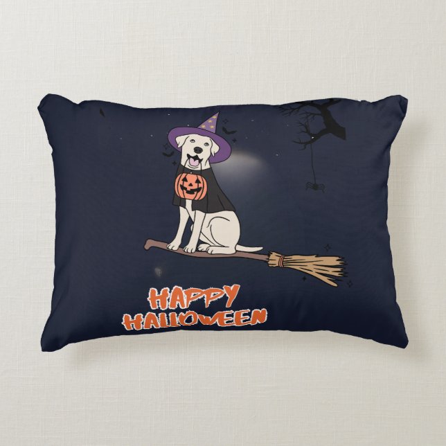 Moonlit Pup – Halloween Dog in Witch Hat Prydnadskudde (Framsidan)