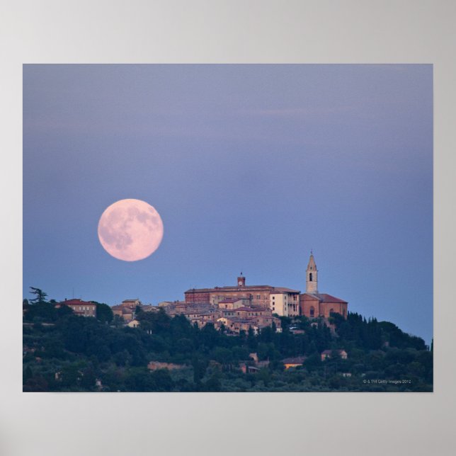 Moonrise over Pienza Poster (Framsidan)