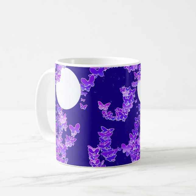 Moonscape med fjärilar - lilac, mörk blått kaffemugg (Framsida vänster)