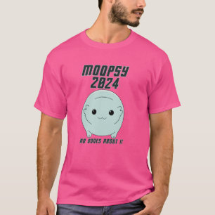 Moopsy 2024 (Mörk text) T Shirt