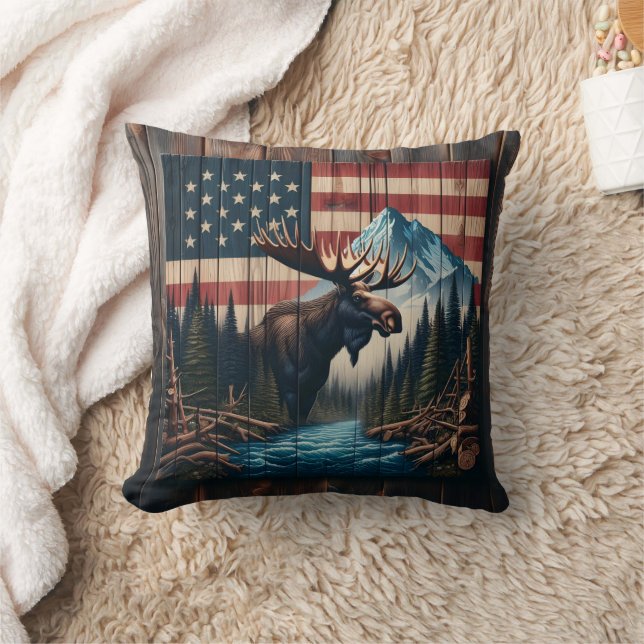 Moose mot amerikansk Flagga och bergslandskap Kudde (Filt)