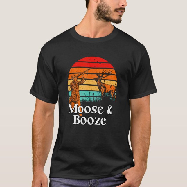 Moose och Sprit Hjort Hunting Elk Hunter Drinking  T Shirt (Framsida)