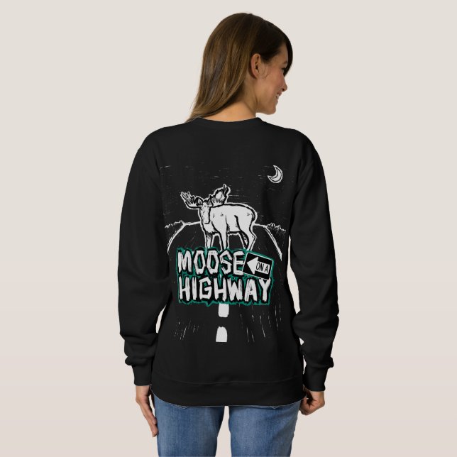Moose på en sötskjorta på motorvägen (kvinnor) t shirt (Hel baksida)