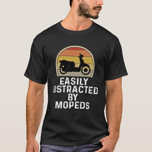 Moped Scooter Rider  Easily Distracted By Mopeds T Shirt (Framsida)
