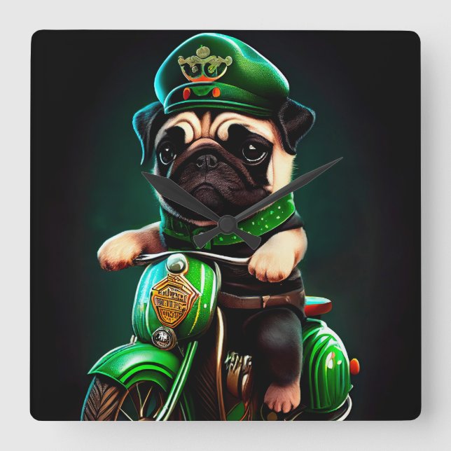 Mops hund kör cykel på St. Patricks dag Fyrkantig Klocka (Framsida)