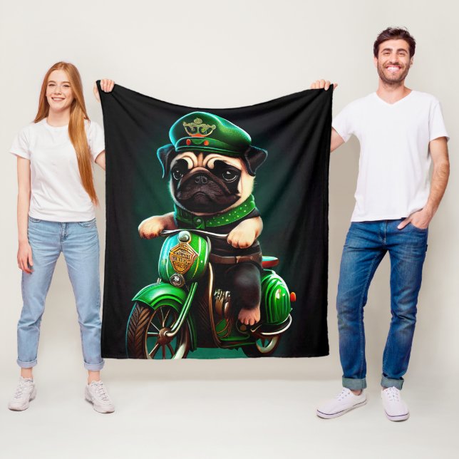 Mops Hund Kör Cykel St. Patrick's Day Fleecefilt (På plats)