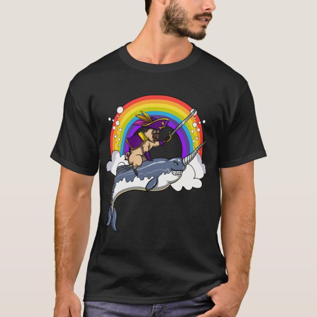 Mops Hund Pirat Ridande Narval Fisk T Shirt (Framsida)