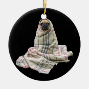 Mops i en filt julgransprydnad keramik
