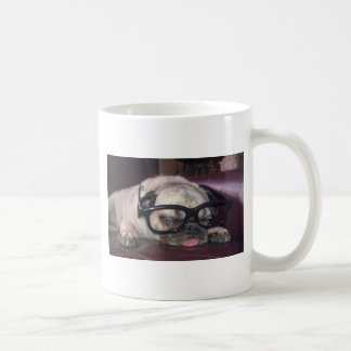 Mops i exponeringsglas kaffemugg