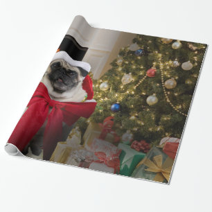Mops Misha som ha på sig en pilbåge för jul Presentpapper