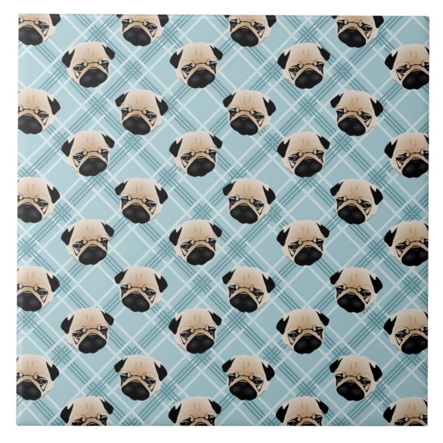 Mops på blåttpläd kakelplatta (Framsidan)