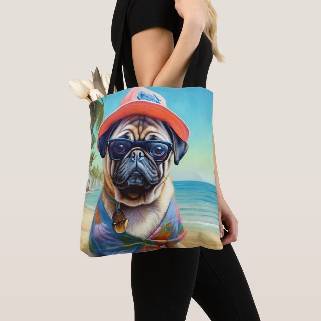 Mops på strand, sommarpresent till hundälskare  tygkasse (Närbild)