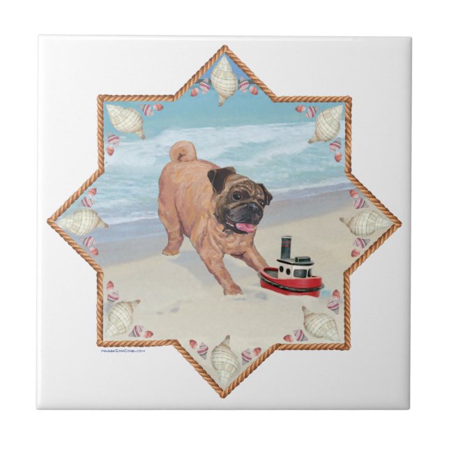 Mops på stranden kakelplatta (Framsidan)