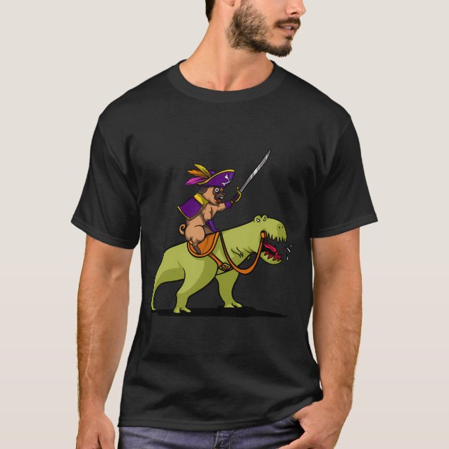 Mops Pirat Ridande T-Rex Dinosaurie T Shirt (Framsida)