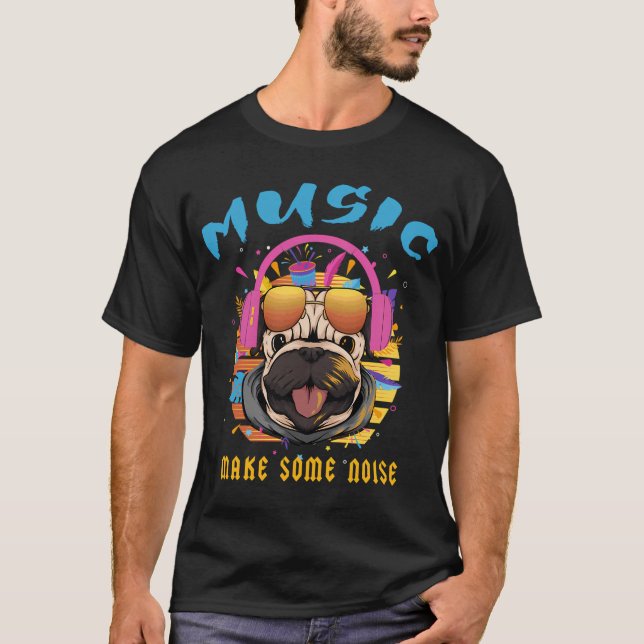 mopsmusik med hörlurar t shirt (Framsida)